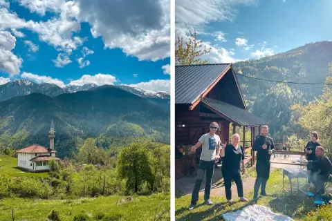 Vue d'un village avec une mosquée au pied des **peaks of the Balkans**. À droite, un groupe d'amis profite d'un barbecue devant un chalet en bois.