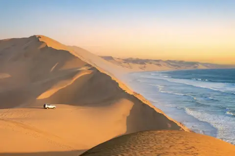Pogoda w Afryce: Kiedy jechać na safari, plażę i pustynię?