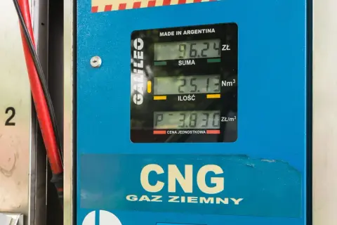 Ile kosztuje instalacja CNG? Sprawdź, co wpływa na ceny i oszczędności