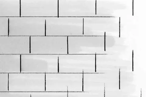 Schemi posa a correre sfalsata: linee nere su sfondo bianco che simulano mattoni disposti in modo irregolare, creando un effetto visivo dinamico.