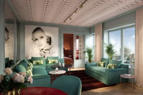 Ett lyxigt vardagsrum i art deco-stil med en stor bild av Greta Garbo, smaragdgröna soffor och ett mönstrat tak. En elegant inredning som andas **art deco Stockholm**.