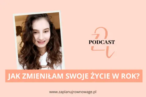 Uśmiechnięta kobieta opowiada o tym, jak stała się lepszą wersją siebie. Podcast "Jak zmieniłam swoje życie w rok?".