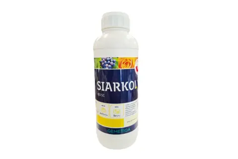Butelka preparatu SIARKOL 800 SC z etykietą przedstawiającą winogrona i róże, przeznaczona do ochrony roślin.