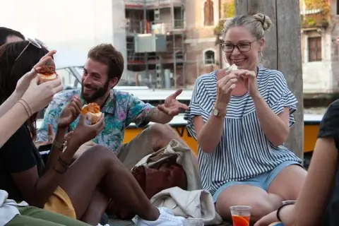 Venecia Tapas: Descubre el secreto de su fusión de sabores