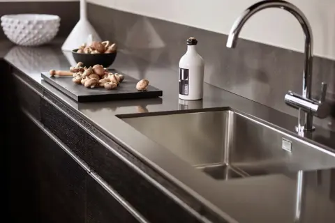 Czym czyścić inox, aby uniknąć zarysowań i zachować blask?