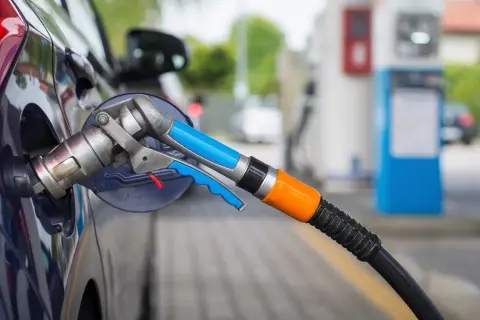 Tankowanie auta na gaz. Dowiadujesz się, ile pali auto na gaz, tankując na stacji.