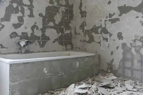 Ile trwa remont łazienki w bloku? Ekspert radzi, jak przyspieszyć!