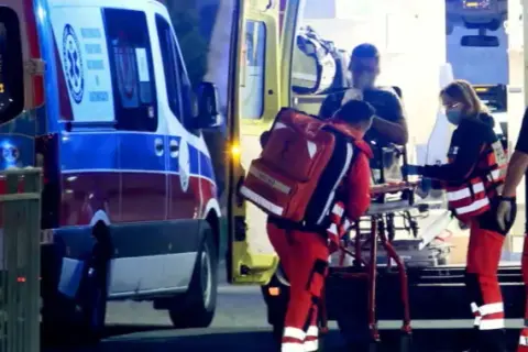 Czy ratownik medyczny jest funkcjonariuszem publicznym? Oto prawda o ochronie prawnej