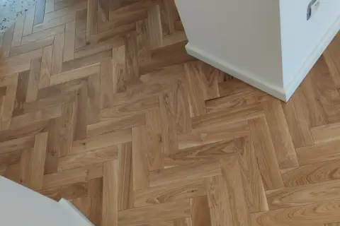 Parkiet Dębowy: Ile Kosztuje Luksus Pod Stopami? Sprawdź Ceny