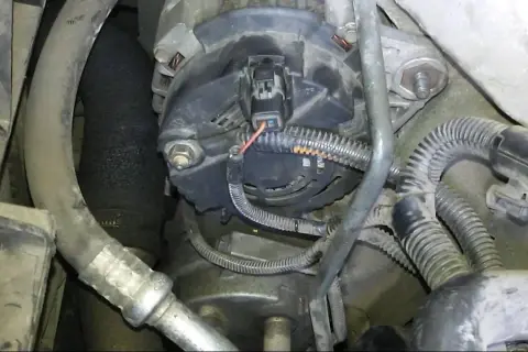 Jak łatwo i bezpiecznie wyjąć alternator w Renault Megane II – krok po kroku