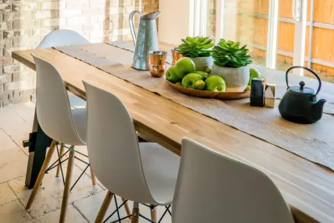 Jak podwyższyć stół? DIY, gotowe rozwiązania i ergonomia.