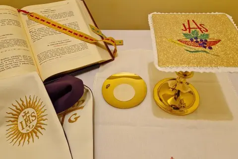 Ile kosztuje 30 mszy gregoriańskich? Ceny w parafiach w Polsce