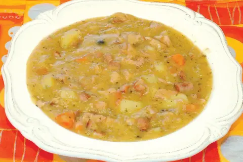 Grochówka jak zrobić? Mój przepis na gęstą, aromatyczną zupę!