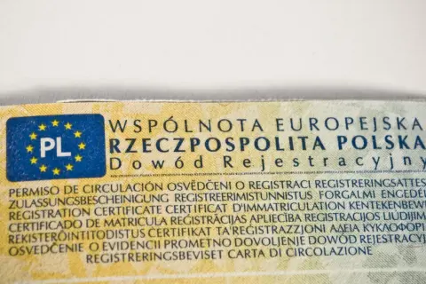 Fragment dokumentu z napisem "Dowód Rejestracyjny" i flagą Unii Europejskiej z oznaczeniem PL.