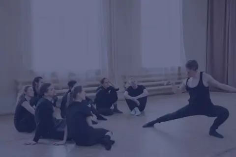 Czym zajmuje się choreograf w teatrze? Odkryj jego kluczowe zadania