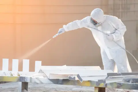 Jak ustawić pistolet do malowania akrylem, aby uniknąć problemów?