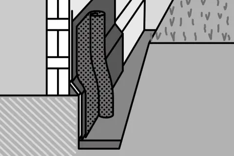 Detail einer Abdichtung an einer Hauswand, die das Erdreich schützt.