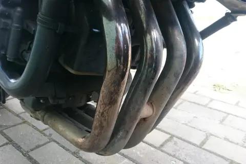 Jak skutecznie wyczyścić wydech w motocyklu i uniknąć uszkodzeń
