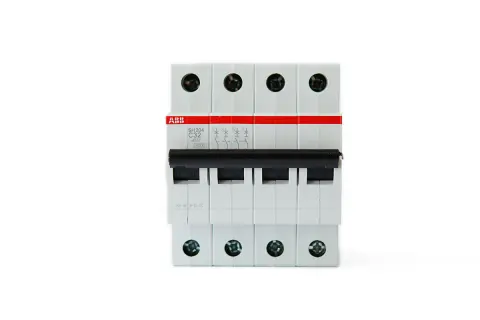 Interruptor magnetotérmico ABB SH204 C32. El magnetotérmico C10 significado es la protección contra sobrecargas y cortocircuitos.