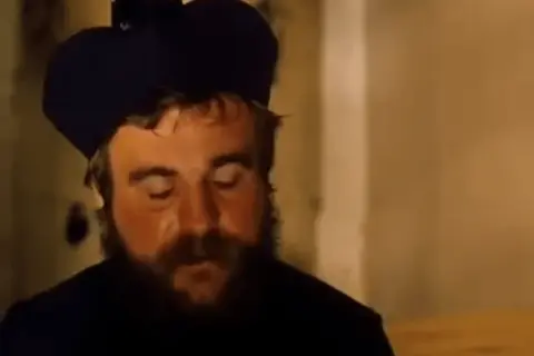 Czy w kościele można być w czapce? Zasady etykiety wyjaśnione
