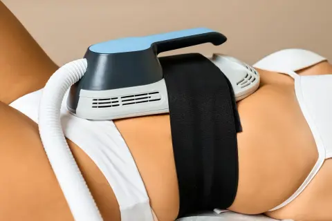 Urządzenie do endermologii na brzuchu. Przed zabiegiem warto sprawdzić endermologia przeciwwskazania.