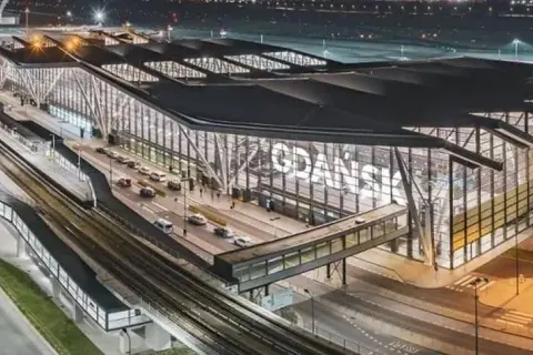 Lotnisko Gdańsk ile przed odlotem? Sprawdź, by uniknąć stresu