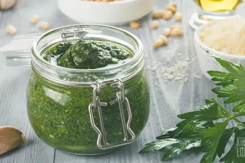 Gorzkie pesto z pietruszki? Uratuj smak! Przyczyny i porady.