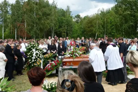 Jak sprawdzić datę pogrzebu w Tomaszowie Mazowieckim i uniknąć niepewności