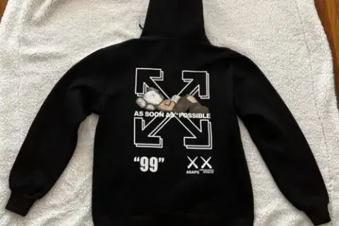 Ile kosztuje bluza Off-White? Ceny i promocje, które musisz znać