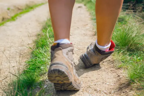 Buty po skręceniu kostki: Jak wybrać te idealne?