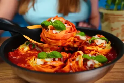 Koszyczki ze spaghetti: Przepis, który zawsze się udaje + DIY