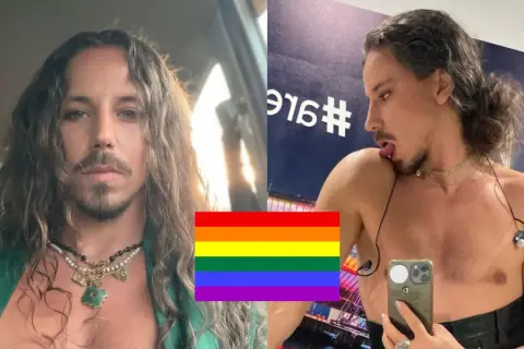 Michał Szpak w zielonej marynarce i z naszyjnikami, obok tęczowa flaga. Czy Michał Szpak ma żonę? Piosenkarz w lustrze.