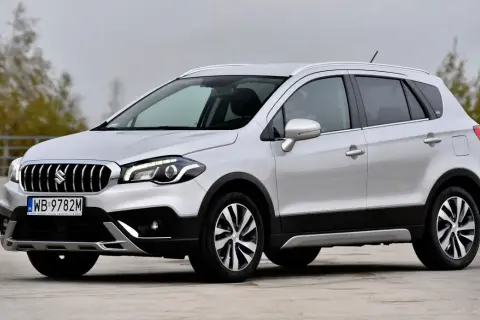 Suzuki S-Cross: pojemność baku 47l. Ile km przejedziesz?