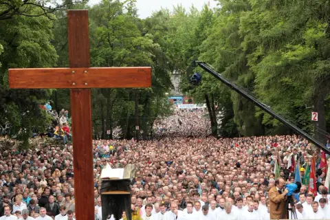 Co to jest kościół? Zrozumienie jego znaczenia i roli w życiu