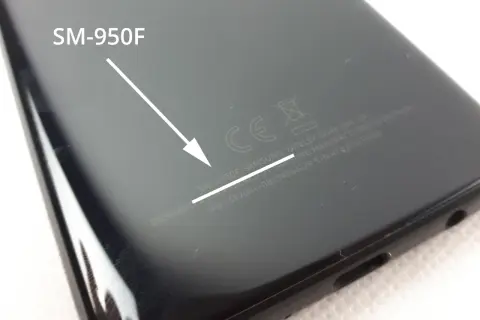 SM-G950F - tak sprawdzisz model telefonu. Na tylnej obudowie widoczny jest numer modelu i IMEI.