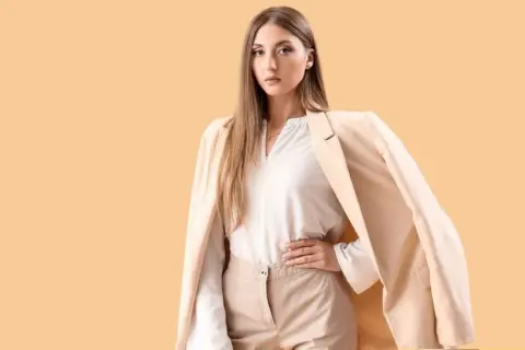 Chrzciny: Jak się ubrać? Poradnik elegancji i wygody (70 znaków)