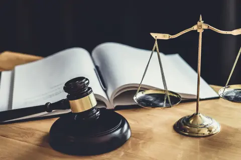 Czy radca prawny to mecenas? Zrozum różnice i znaczenie w prawie