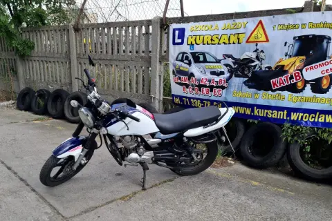 Ile kosztuje kurs kat. AM: Przegląd cen kursów na prawo jazdy AM