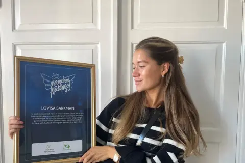 Lovisa Barkman, "Månadens Nätängel", hyllas för sin positiva energi och sitt engagemang online.
