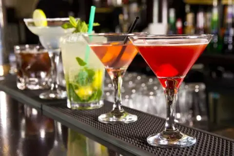 Ile kalorii ma drink? Zaskakujące fakty o kaloryczności koktajli