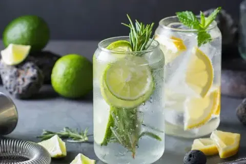 Jak przygotować pyszny drink z syropem mojito – proste przepisy i porady