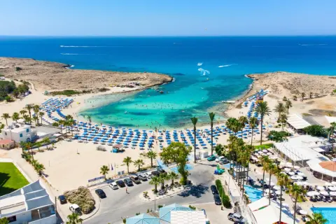 Ayia Napa: Co zwiedzić? Rajskie plaże i sekrety Cypru poza imprezą