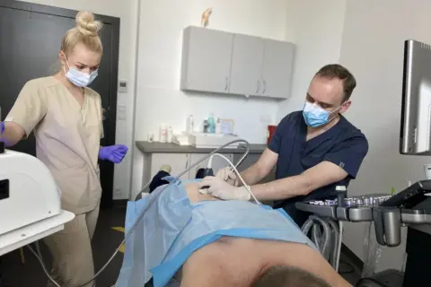 Jak nazywa się lekarz od kręgosłupa i kiedy warto go odwiedzić