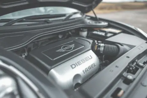 Mini 1.6 diesel – poznaj jego moc, osiągi i ukryte wady