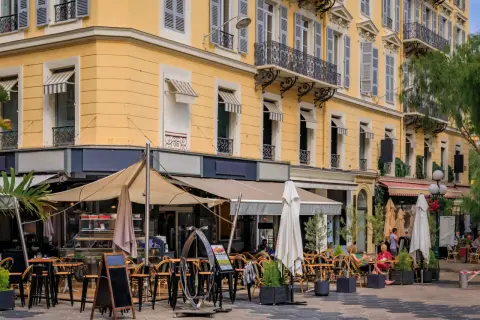 Gdzie zjeść w Nicei? Najlepsze miejsca na pyszne jedzenie