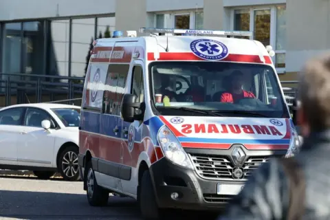 Kiedy wezwać pogotowie dla seniora? Objawy, których nie wolno ignorować