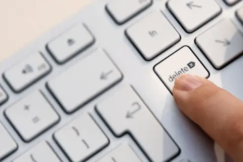 Jak usunąć stare konto na Facebooku i uniknąć utraty danych
