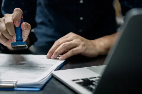 Adwokat funkcjonariuszem publicznym? Wyjaśniamy status i ochronę prawną