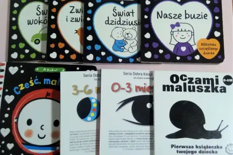 Książeczki kontrastowe dla niemowląt, idealne, kiedy dziecko widzi kolory. Różne tematy: świat wokół, zwierzęta, twarze, a także książeczki z podziałem na wiek.