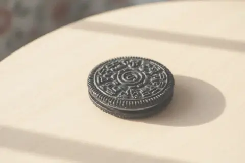 Ile waży ciastko Oreo? Precyzyjna waga, kalorie i sprytne zakupy